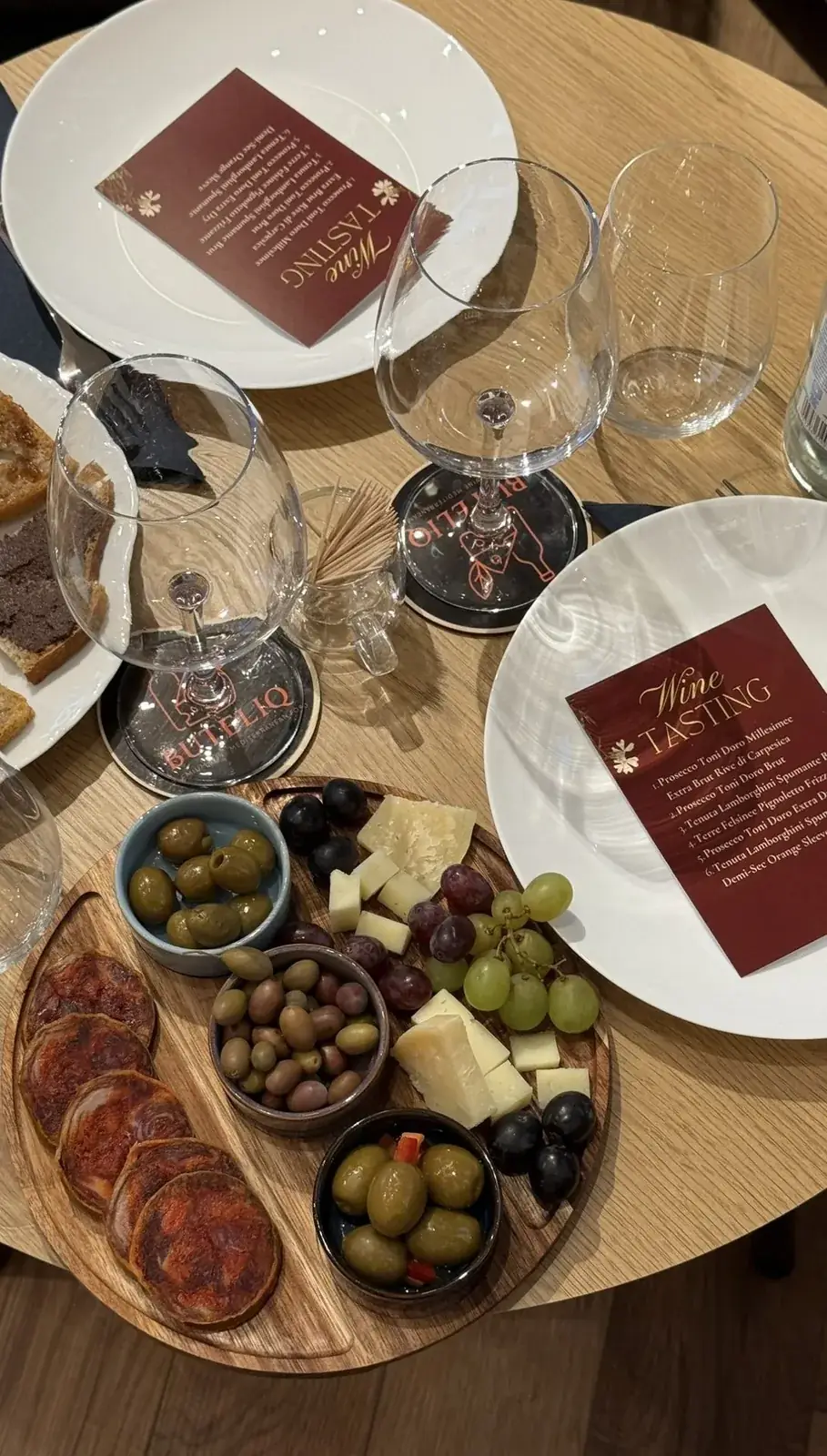 Wine Tasting &mdash; photograph 1